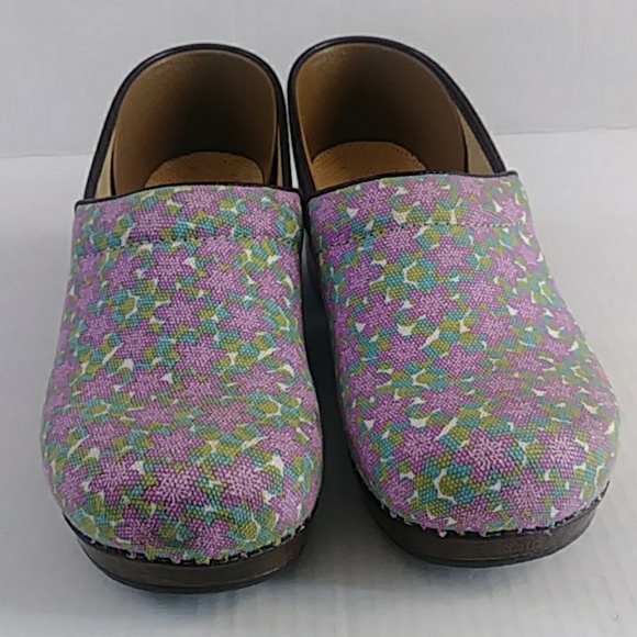 vegan nurse clogs